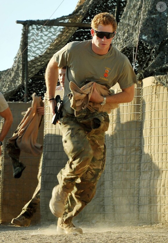 Le prince Harry ('Captain Wales') part en vol fin 2012 à Camp Bastion, la base britannique en Afghanistan, dans la province du Helmand. Une des photos publiées le 22 janvier 2013, alors que le fils du prince Charles, déployé sur les lieux depuis septembre 2012, avait achevé sa mission.