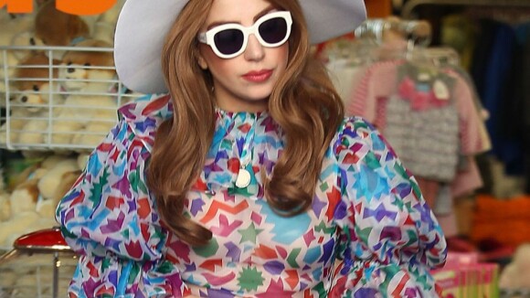 Lady Gaga se la joue ''Petite maison dans la prairie'' avec ses parents