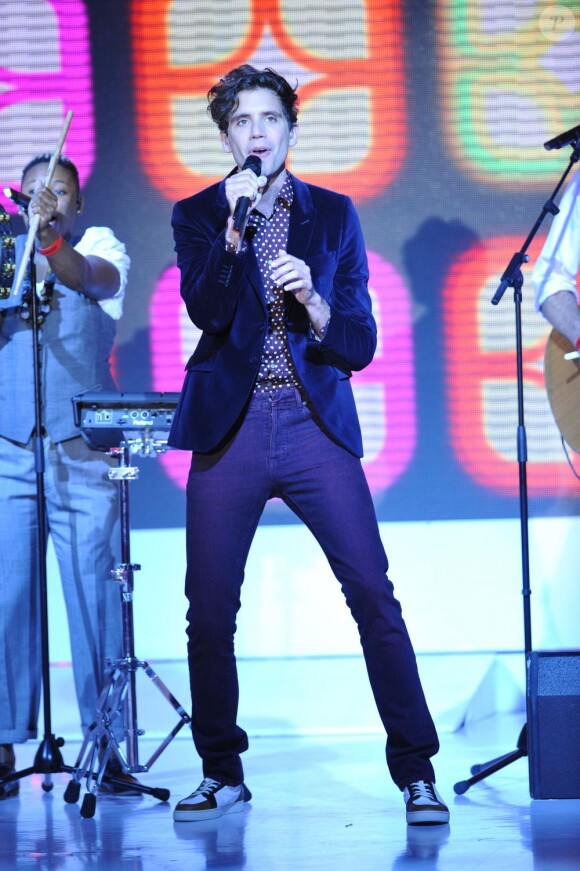 Mika lors de l'enregistrement de l'émision Vivement dimanche le 19 septembre 2012