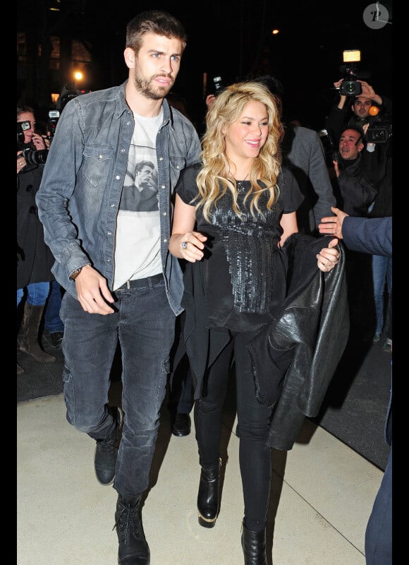 Shakira et Gérard Piqué assistent à la présentation du livre de son père à Barcelone le 14 Janvier 2013.