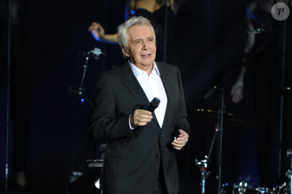 Michel Sardou en concert au Palais Omnisports de Paris Bercy à Paris, le 12 décembre 2012.