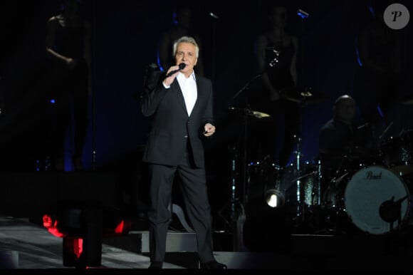 Michel Sardou en concert au Palais Omnisports de Paris Bercy à Paris, le 12 décembre 2012.
