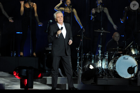 Michel Sardou en concert au Palais Omnisports de Paris Bercy à Paris, le 12 décembre 2012.