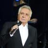 Michel Sardou en plein concert au Palais Omnisports de Paris Bercy à Paris, le 12 décembre 2012.