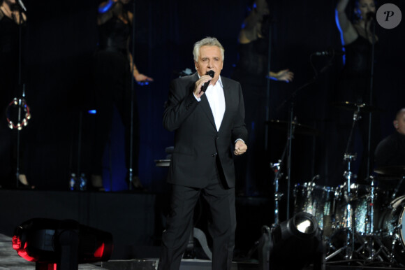 Michel Sardou en concert au Palais Omnisports de Paris Bercy à Paris, le 12 décembre 2012.