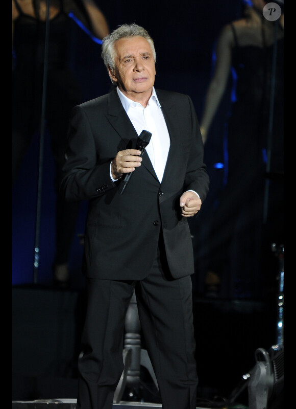 Michel Sardou en concert au Palais Omnisports de Paris Bercy à Paris, le 12 décembre 2012.