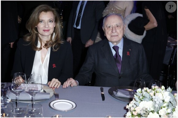 Valérie Trierweiler et Pierre Bergé, voisins de table lors du 11e Dîner de la Mode contre le Sida au Pavillon d'Armenonville. Paris, le 24 janvier 2013.