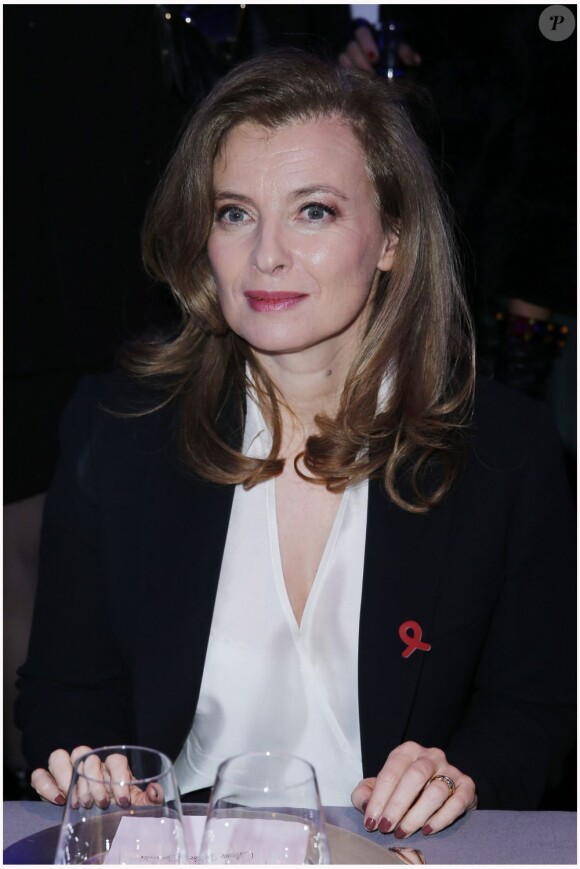 La première dame Valérie Trierweiler assiste au 11e Dîner de la Mode contre le Sida au Pavillon d'Armenonville. Paris, le 24 janvier 2013.
