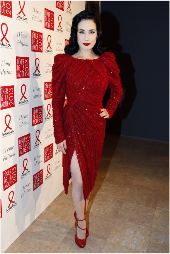 Dita Von Teese assiste au 11e Dîner de la Mode contre le Sida au Pavillon d'Armenonville. Paris, le 24 janvier 2013.