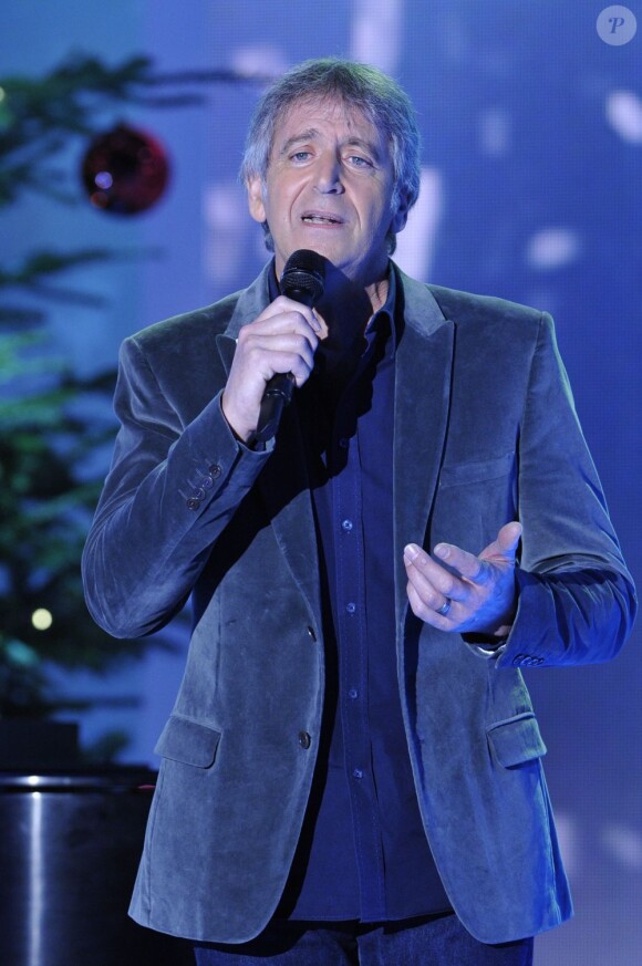 Le chanteur Yves Duteil lors de l'enregistrement de Vivement dimanche le 23 décembre 2012.
