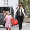 La comédienne Jennifer Garner passe chercher sa fille Violet à l'école avant d'aller à la librairie, le 24 janvier 2013 à Los Angeles