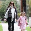 Jennifer Garner passe chercher sa fille Violet à l'école avant d'aller à la librairie, le 24 janvier 2013 à Los Angeles