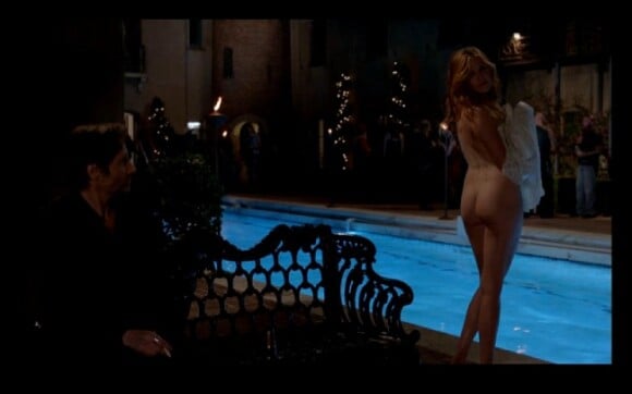 Maggie Grace se dénude pour un bain de minuit dans Californication.