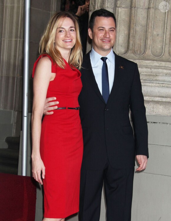 Jimmy Kimmel recevant son étoile sur le Walk of Fame à Hollywood, le 25 janvier 2013, accompagné de sa fiancée Molly McNearney.