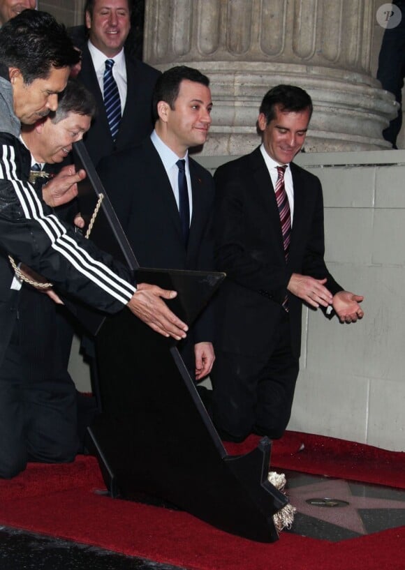 Le présentateur Jimmy Kimmel recevant son étoile sur le Walk of Fame à Hollywood, le 25 janvier 2013.