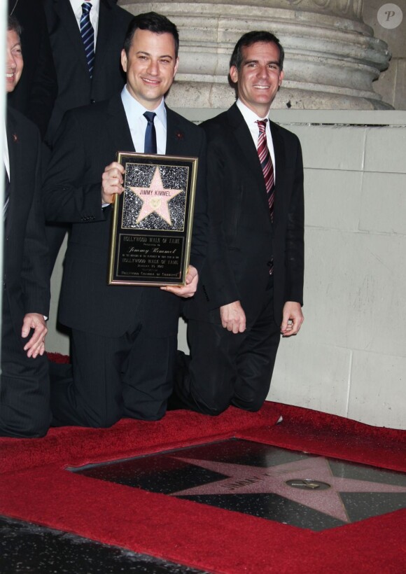 Le présentateur Jimmy Kimmel recevant son étoile sur le Walk of Fame à Hollywood, le 25 janvier 2013.