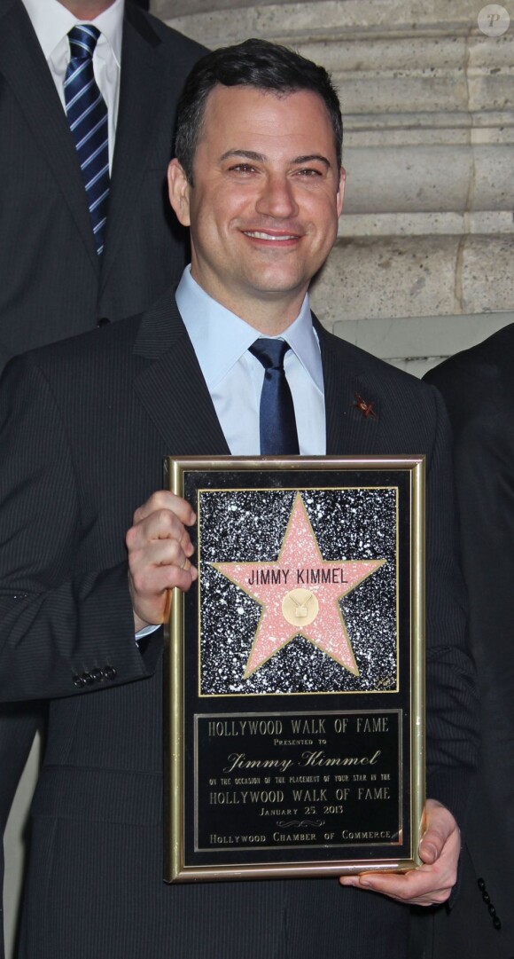Le présentateur star Jimmy Kimmel recevant son étoile sur le Walk of Fame à Hollywood, le 25 janvier 2013.