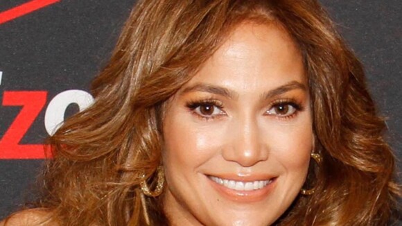 Jennifer Lopez : Sexy en combinaison rouge, elle prend la pose avec ses fans
