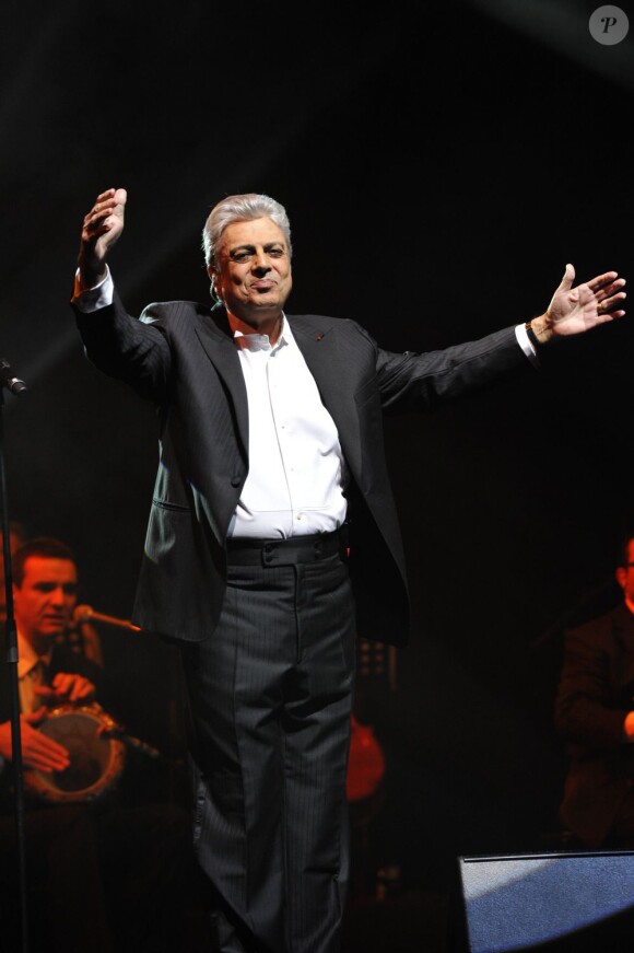EXCLU - Enrico Macias fête ses 50 ans de carrière en un concert exceptionnel sur la scène de l'Olympia à Paris, le 22 Janvier 2013