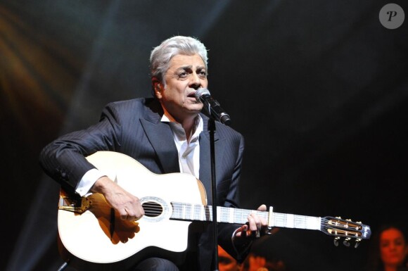 EXCLU - Enrico Macias fête ses 50 ans de carrière en un concert exceptionnel sur la scène de l'Olympia à Paris, le 22 Janvier 2013