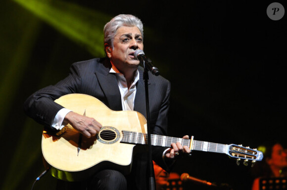 EXCLU - Enrico Macias fête ses 50 ans de carrière en un concert exceptionnel sur la scène de l'Olympia à Paris, le 22 Janvier 2013