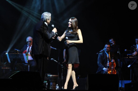 EXCLU - Enrico Macias s'offre un duo avec Sofia Essaïdi lorsqu'il fête ses 50 ans de carrière en un concert exceptionnel sur la scène de l'Olympia à Paris, le 22 Janvier 2013