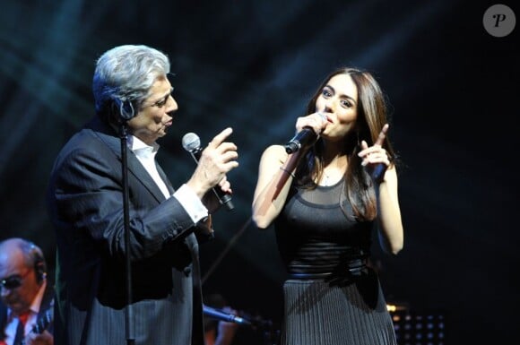 EXCLU - Enrico Macias s'offre un duo avec Sofia Essaïdi lorsqu'il fête ses 50 ans de carrière en un concert exceptionnel sur la scène de l'Olympia à Paris, le 22 Janvier 2013
