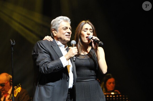 EXCLU - Enrico Macias s'offre un duo avec Sofia Essaïdi lorsqu'il fête ses 50 ans de carrière en un concert exceptionnel sur la scène de l'Olympia à Paris, le 22 Janvier 2013