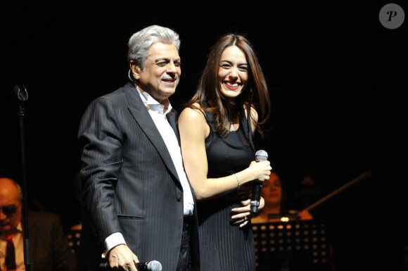 EXCLU - Enrico Macias s'offre un duo avec Sofia Essaïdi lorsqu'il fête ses 50 ans de carrière en un concert exceptionnel sur la scène de l'Olympia à Paris, le 22 Janvier 2013