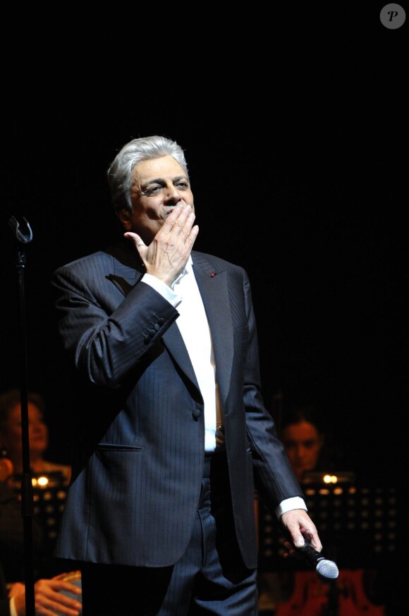 EXCLU - Enrico Macias fête ses 50 ans de carrière en un concert exceptionnel sur la scène de l'Olympia à Paris, le 22 Janvier 2013