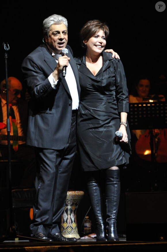 EXCLU - Enrico Macias chante avec Liane Foly lorsqu'il fête ses 50 ans de carrière en un concert exceptionnel sur la scène de l'Olympia à Paris, le 22 Janvier 2013