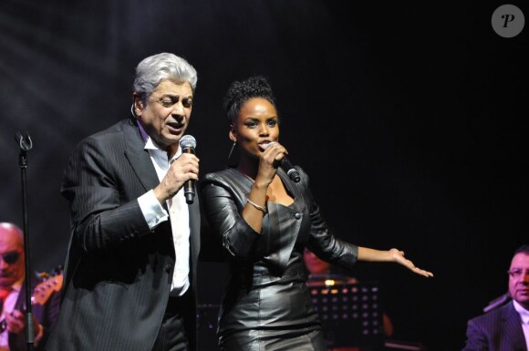 EXCLU - Enrico Macias chante avec Cabra Casay fête ses 50 ans de carrière en un concert exceptionnel sur la scène de l'Olympia à Paris, le 22 Janvier 2013