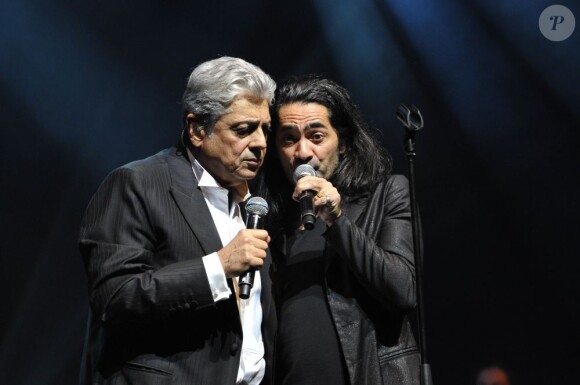 EXCLU - Enrico Macias aux côtés de Bruno Mamann lorsqu'il fête ses 50 ans de carrière en un concert exceptionnel sur la scène de l'Olympia à Paris, le 22 Janvier 2013