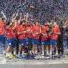L'équipe d'Espagne de handball fête son deuxième titre mondial après avoir écrasé le Danemark 35-19, le 27 janvier 2013 à Barcelone.