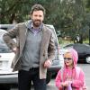 Ben Affleck et ses deux filles Violet et Seraphina au célèbre Farmers Market, à Brentwood, le 27 janvier 2013