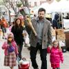 Ben Affleck et ses deux filles Violet et Seraphina au célèbre Farmers Market, à Brentwood, le 27 janvier 2013