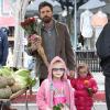 Ben Affleck et ses deux filles Violet et Seraphina au célèbre Farmers Market, à Brentwood, le 27 janvier 2013