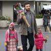 Ben Affleck et ses deux filles Violet et Seraphina au célèbre Farmers Market, à Brentwood, le 27 janvier 2013