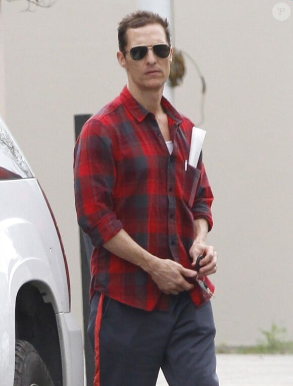 Matthew McConaughey a retrouvé la forme et ses muscles alors qu'il passe la journée avec sa femme Camila Alves, le jour de l'anniversaire de cette dernière, à la Nouvelle-Orléans, le 28 janvier 2013.