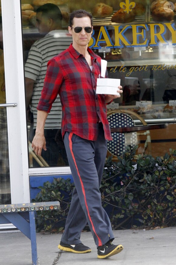 Matthew McConaughey est en passe de retrouver sa silhouette normale alors qu'il fête l'anniversaire de sa femme Camila Alves à la Nouvelle-Orléans, le 28 janvier 2013.