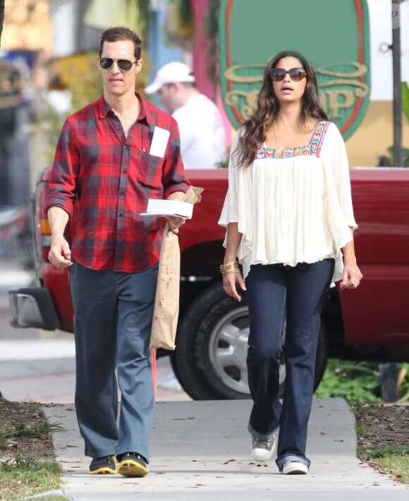 Matthew McConaughey au côté de sa femme Camila Alves, pour l'anniversaire de cette dernière, à la Nouvelle-Orléans, le 28 janvier 2013.