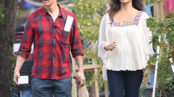 Matthew McConaughey, moins maigre, et Camila, de sortie après l'accouchement