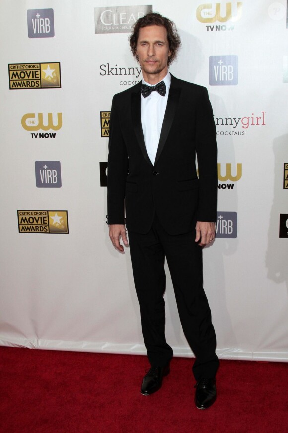Matthew McConaughey affiche un semblant de retour en forme pour les Critics Choice Movie Awards le 10 janvier 2013 à Los Angeles.