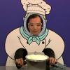 Lucy Liu est l'invitée de l'animateur Jimmy Fallon, le 29 janvier 2013. Elle l'affronte dans une épreuve du jeu Papier, cailloux, ciseaux.