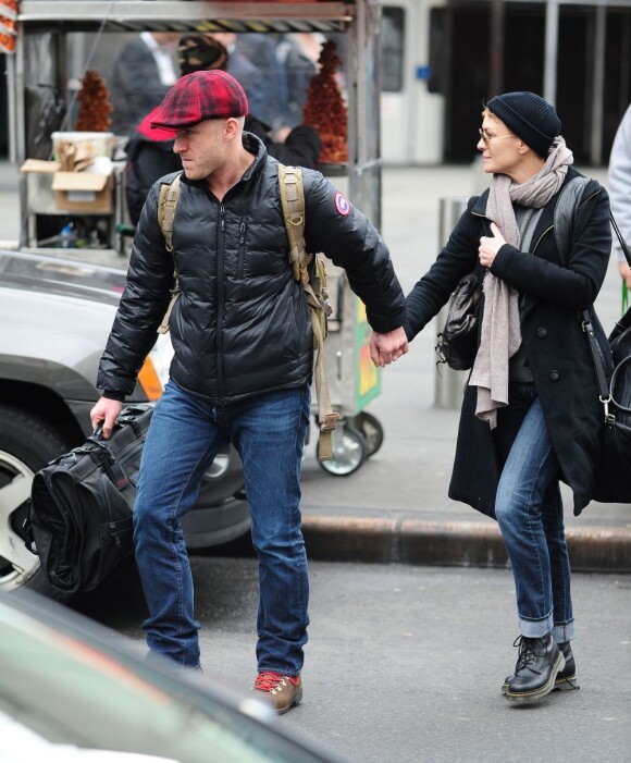 Exclu - Robin Wright et son petit ami Ben Foster arrivent à la gare de New York, le 30 janvier 2013.