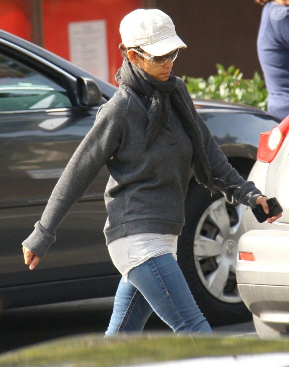L'actrice Halle Berry est allée chercher sa fille Nahla à la sortie de l'école à Los Angeles. Le 29 janvier 2013.