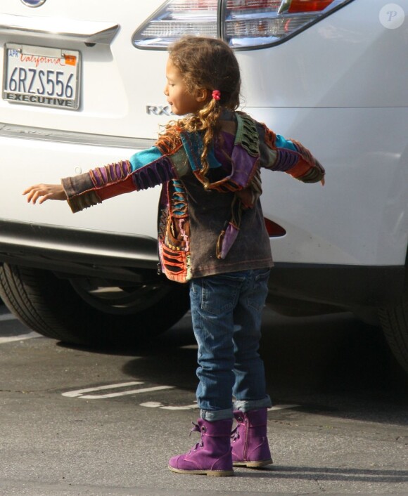 Halle Berry est allée chercher sa fille Nahla à la sortie de l'école à Los Angeles. Le 29 janvier 2013. La petite fille était pleine de bonne humeur.