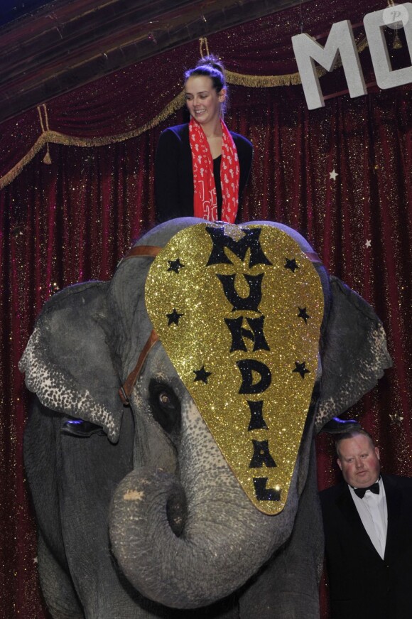 Pauline Ducruet juchée sur un éléphant au lancement de la 2e édition du New Generation, un festival de cirque consacré aux jeunes talents, à Monaco, le 31 janvier 2013.