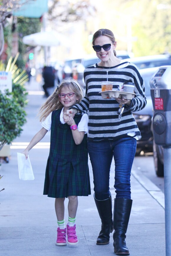 Jennifer Garner et sa fille Violet sortent du restaurant Louise à Brentwood, le 31 janvier 2013