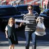 Jennifer Garner une pizza à la main et sa fille Violet sortent du restaurant Louise à Brentwood, le 31 janvier 2013